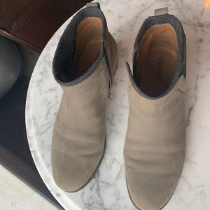Vionic booties gray